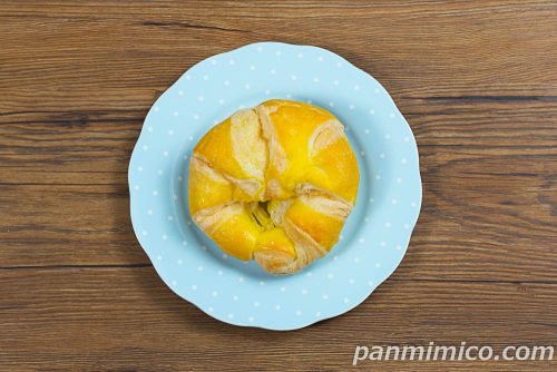 三日月宗近のクロワッサン（はちみつホイップ）【ファミリーマート】上から撮った写真