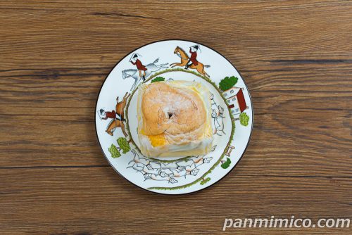 メレンゲとシフォンの2層ケーキ(コーヒークリーム)【ファミリーマート】上から撮った写真