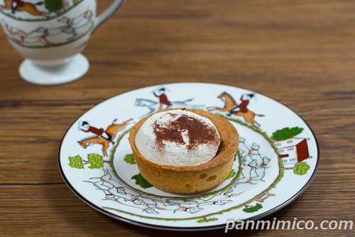 こいうまクリームショコラタルト【ファミリーマート】斜めから撮った写真