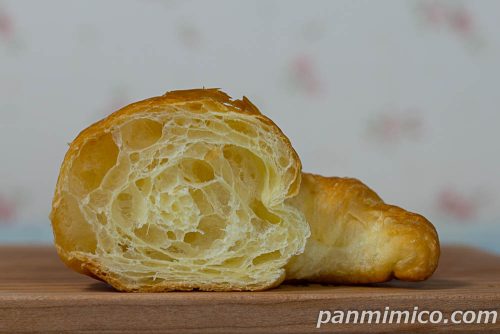 ロイヤルバタークロワッサン(4個入）【ヤマザキ】断面の写真