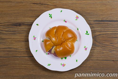 あまおういちごあんぱん【YKベーキングカンパニー】上から撮った写真