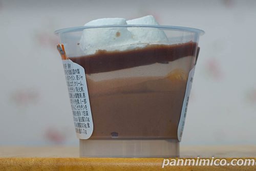 カップ　ザッハトルテ【ファミリーマート】断面の写真