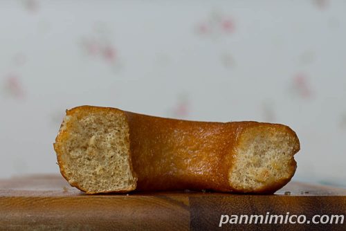 お店で揚げたドーナツ（メープル）【セブンイレブン】断面の写真