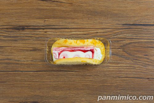 ストロベリーレアチーズケーキ【ヤマザキ】上から撮った写真