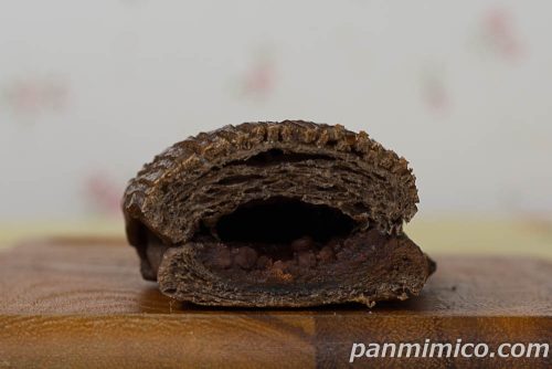 GODIVA　パンスイス　ショコラ【ローソン】断面の写真