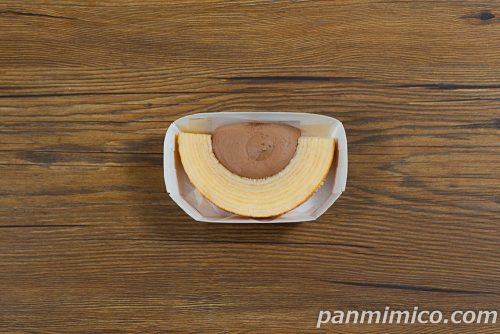 Uchi Café×GODIVA　生バウムケーキ　ショコラクリーム【ローソン】上から撮った写真