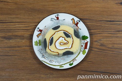 牛乳仕込みのロールケーキ【ヤマザキ】上から撮った写真