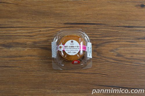 極厚　どら焼きバーガー（チョコムース＆ミルクチョコムース）【ファミリーマート】パッケージの写真