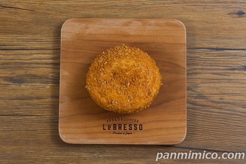 ［店舗スタッフ発案！惣菜パン（関西エリア代表）］とろ～り半熟たまごのカレーパン【ファミリーマート】上から撮った写真