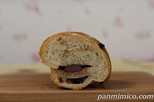 チョコフランスパン（チョコクリーム）【ヤマザキ】断面の写真