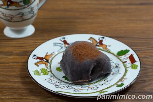 雪苺娘（チョコ）【ヤマザキ】斜めから撮った写真