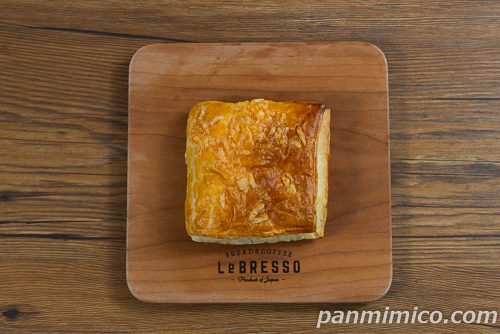 四角いビーフシチューパイ【ヤマザキ】上から撮った写真