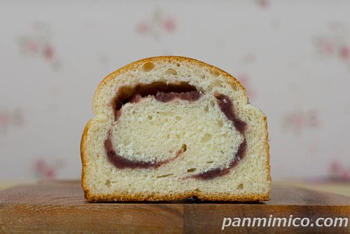 ずっしりあんブレッド【ヤマザキ】断面の写真