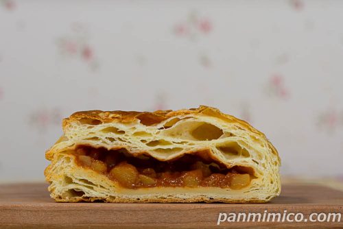 四角いビーフシチューパイ【ヤマザキ】断面の写真