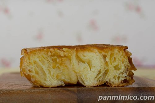 ヘーゼルナッツのクイニーアマン【ファミリーマート】断面の写真