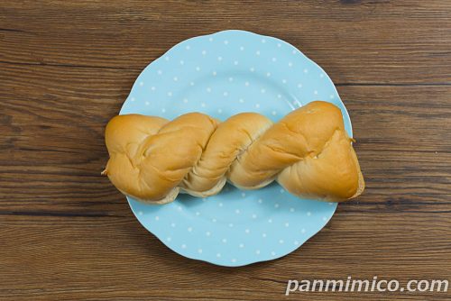 北海道練乳サンド【ファミリーマート】上から撮った写真