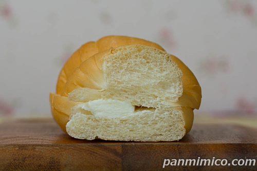 北海道練乳サンド【ファミリーマート】断面の写真