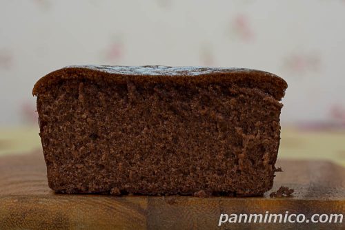 台湾カステラ（チョコ）【ヤマザキ】断面の写真