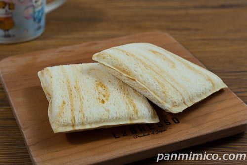 にゃんチパック(生キャラメルクリーム&ホイップ)【ファミリーマート】斜めから撮った写真