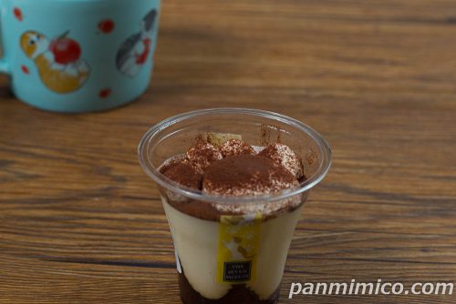 肉球ティにゃミス【セブンイレブン】斜めから撮った写真