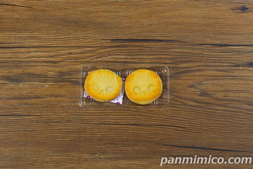 こねこまんじゅう　ミルクあん入り（2個入）【ファミリーマート】上から撮った写真
