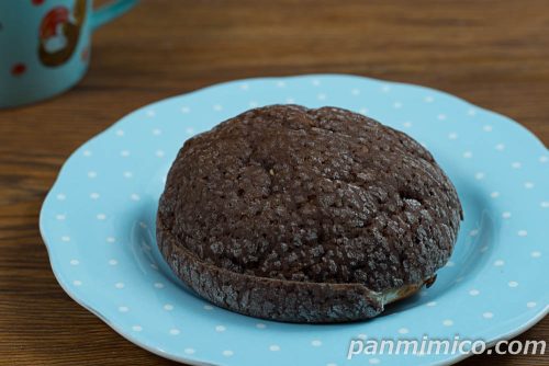 ショコラメロンパン【Pasco】斜めから撮った写真