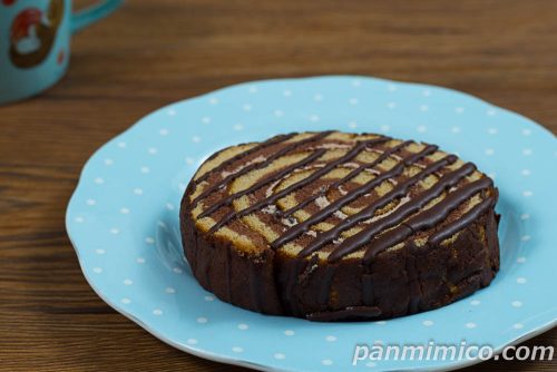 チョコづくしのチョコロール【ヤマザキ】斜めから撮った写真