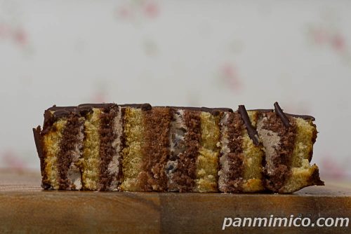 チョコづくしのチョコロール【ヤマザキ】断面の写真