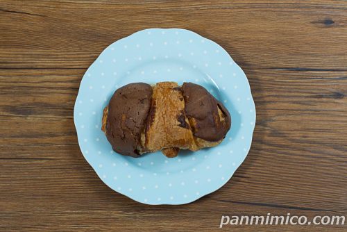 クロッキー（チョコクリーム）【ファミリーマート】上から撮った写真