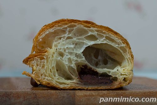 クロッキー（チョコクリーム）【ファミリーマート】断面の写真