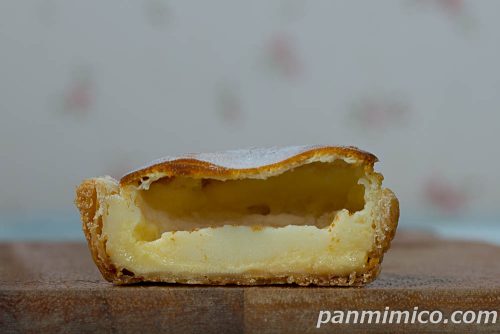 とろサクチーズタルト【ローソン】断面の写真