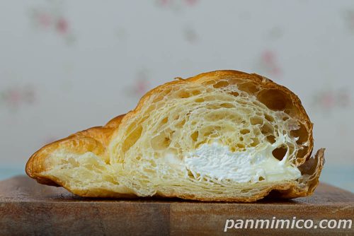特濃ミルククロワッサン【ヤマザキ】断面の写真
