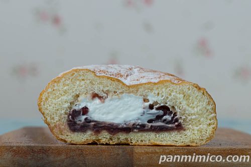 たっぷりあんホイップドーナツ【ヤマザキ】断面の写真