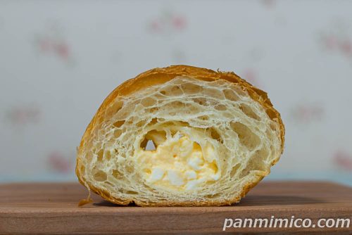たまごクロワッサン【ヤマザキ】断面の写真