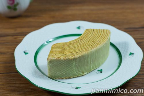 厚ぎりバウム クラウンメロン【Pasco】斜めから撮った写真