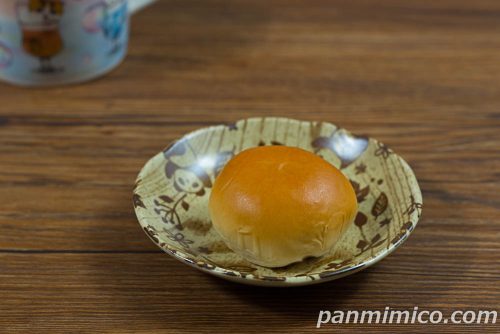 薄皮カレーコロッケぱん（4個入）CoCo壱番屋監修【ヤマザキ】斜めから撮った写真
