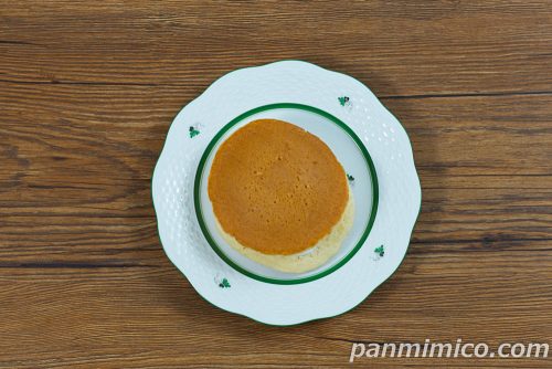 春どら(抹茶わらびもち&ミルクホイップ)【ヤマザキ】上から撮った写真