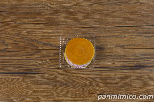 桜あんクリームのどら焼（粒あんクリーム入り）【セブンイレブン】上から撮った写真