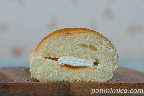 温州みかんコッペ【フジパン】断面の写真