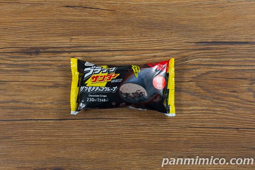 ブラックサンダー　ザクモチチョコクレープ【ファミリーマート】パッケージの写真