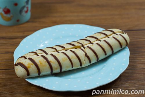 キャラメルホイップロール【セブンイレブン】斜めから撮った写真