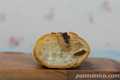 コーヒー&チョコフランス【ローソン】断面の写真