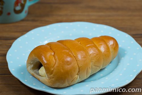 プリンコロネ【YKベーキングカンパニー】斜めから撮った写真