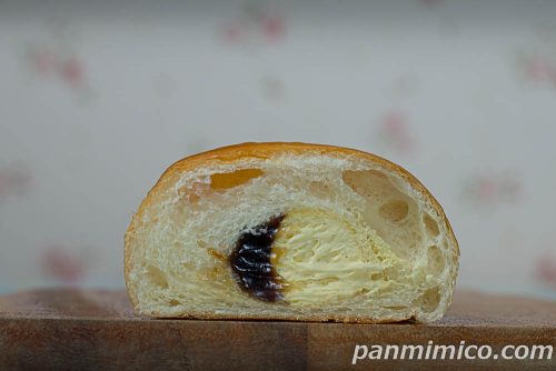 プリンコロネ【YKベーキングカンパニー】断面の写真