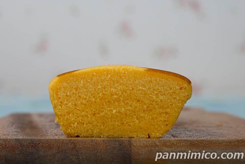 北海道チーズ蒸しケーキ（みかん）【ヤマザキ】断面の写真