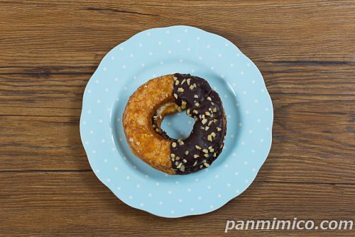 ヘーゼルナッツのクロワッサンドーナツ【ファミリーマート】上から撮った写真