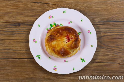 クイニーアマンサンド　苺バタークリーム【ローソン】上から撮った写真