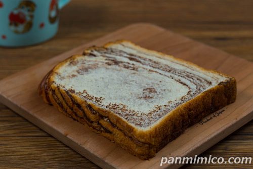 ショコラスイート２枚入【YKベーキングカンパニー】斜めから撮った写真