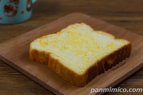 クリームスイート２枚入【YKベーキングカンパニー】斜めから撮った写真