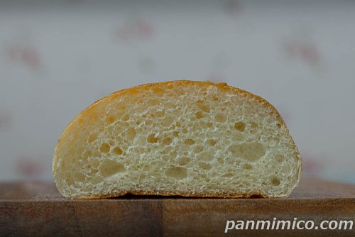 国産小麦 もちっとチーズロール【Pasco】断面の写真